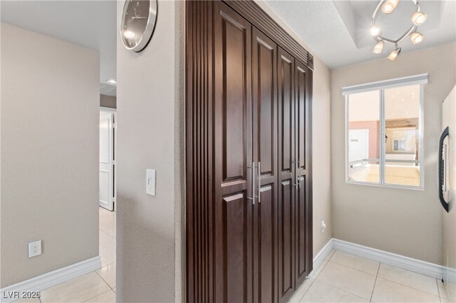 Building Photo - 210 E Flamingo Rd