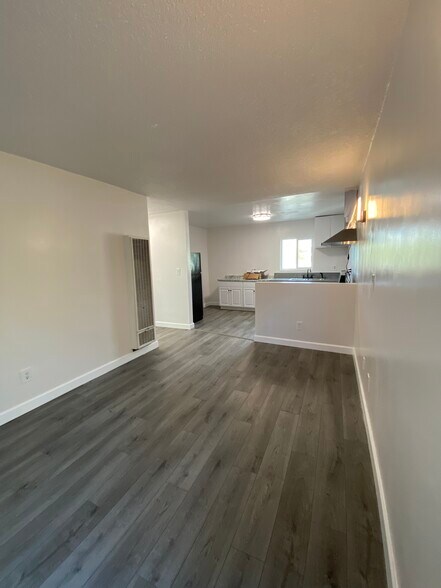 Building Photo - 1515 E 20th St