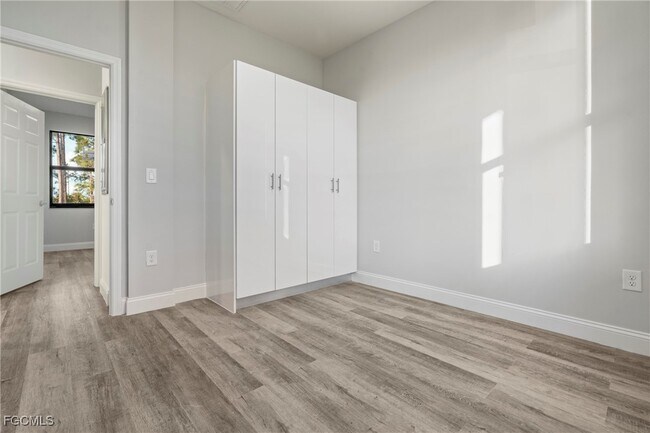 Building Photo - 1028 Milwaukee Blvd