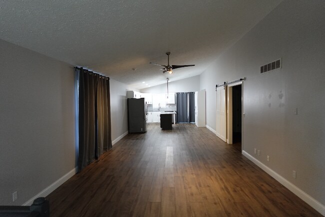Building Photo - 2211 W Jubilee Ln