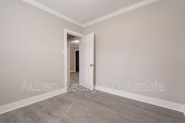 Building Photo - 1216 1/2 Gregg Street