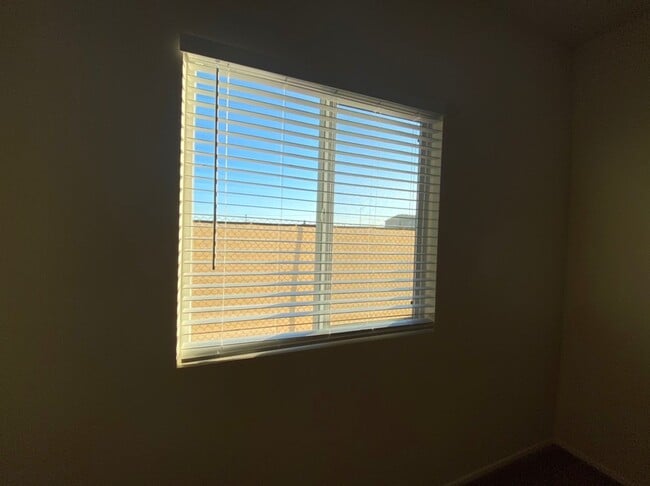 Building Photo - 4 BED 3 BATH Townhome, 1 LOFT, 2 GARAGES, GATED!