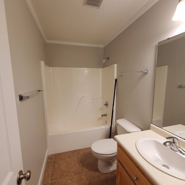 Building Photo - Elegant 3/2 Home in Highlands - Your Georg...