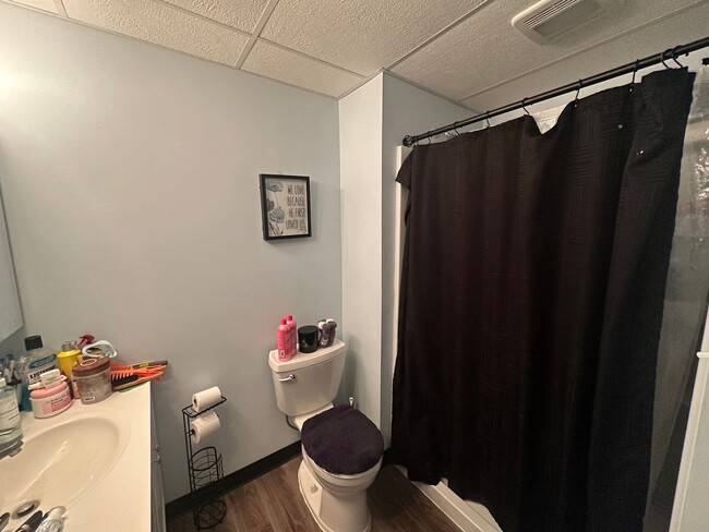 Building Photo - Beautiful 3 bedroom, 2 bath Townhome with ...