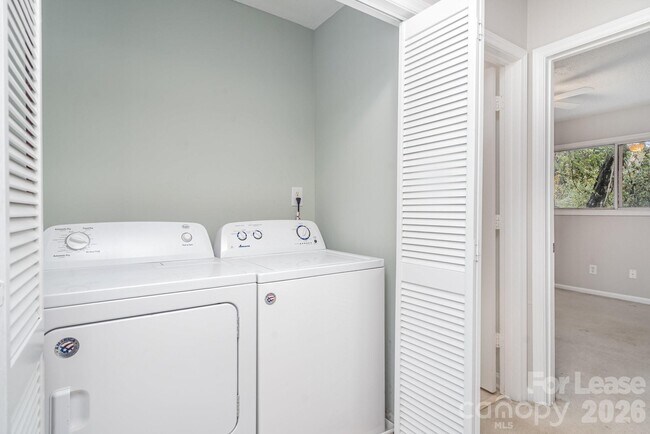 Building Photo - 8005 Horse Chestnut Ln