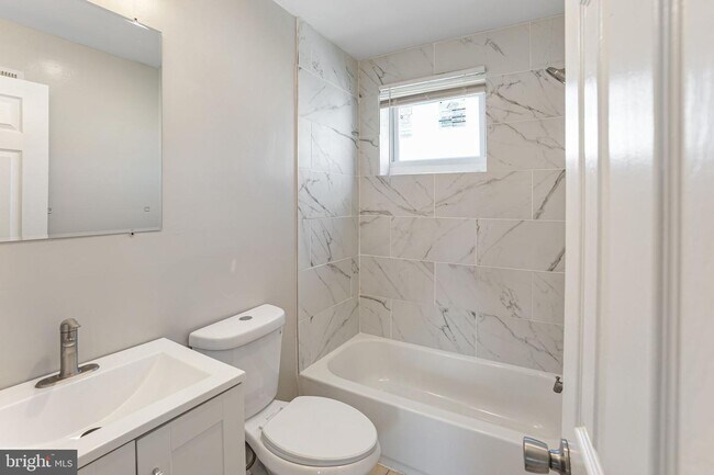 Building Photo - 3815 28th Ave