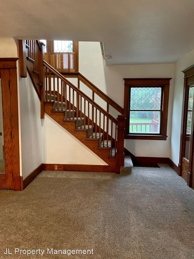 Building Photo - 4 br, 2 bath House - 2208 E Redwood Blvd