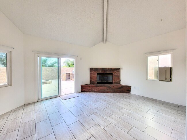 Building Photo - Pool House By Temecula Mall- Just Pure Ele...