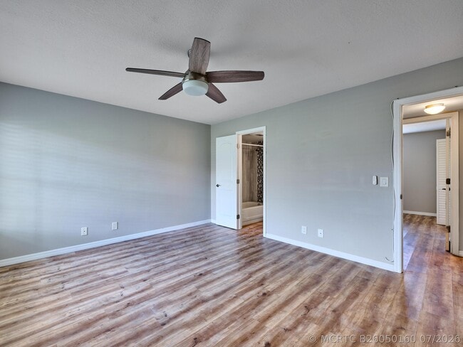 Building Photo - 12021 W Greenway Dr