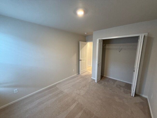 Building Photo - 4770 Daiquiri Ave NE