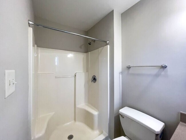 Building Photo - 406 Villas Ct