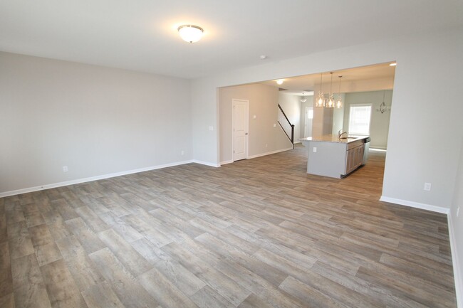 Building Photo - BEAUTIFUL Bryton  3 Bedroom Townhome Centr...