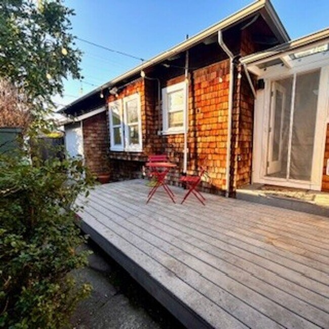 Building Photo - Classic Santa Cruz Beach Bungalow Near Harbor & Seabright Beach