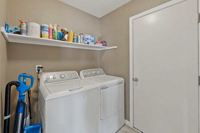 Building Photo - 7356 Coral Ridge Dr