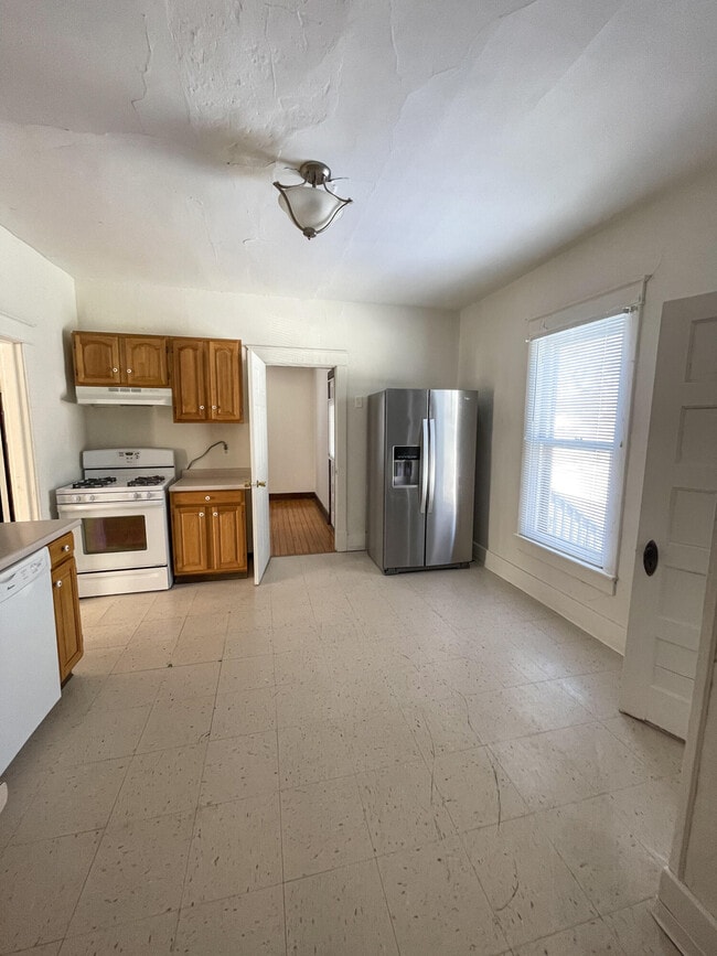 Building Photo - 21 Anderson Ave