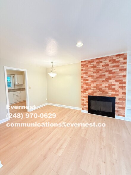 Building Photo - 17252 Sunnybrook Dr