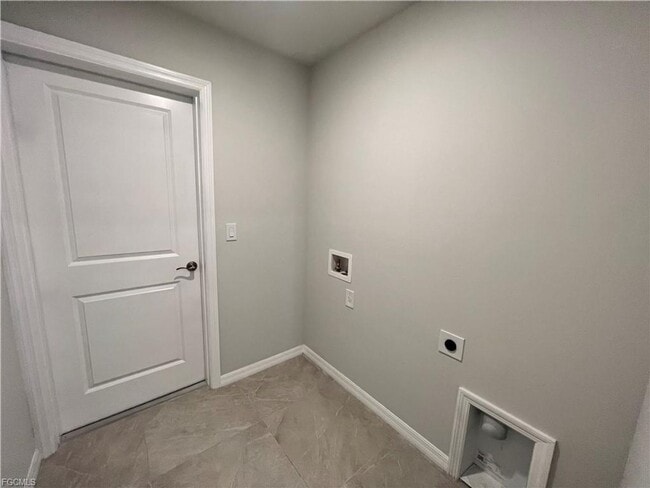 Building Photo - Stunning 4 Bed 3 Car Garage Home Available Now Near Burnt Store Rd