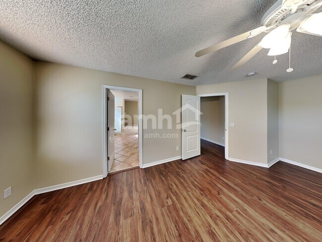 Building Photo - 633 Prince Ln