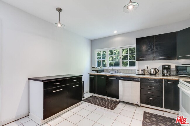 Building Photo - 139 Rexford Dr