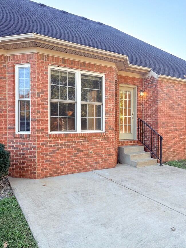 Building Photo - 2635 Danhaven Dr