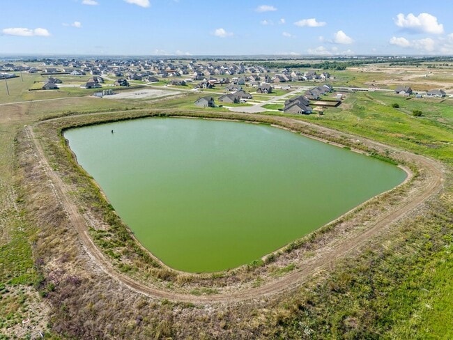 Building Photo - 127 Clearwater Ct