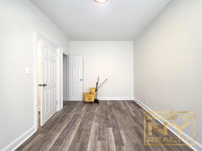 Building Photo - 1 bedroom in ASTORIA NY 11106