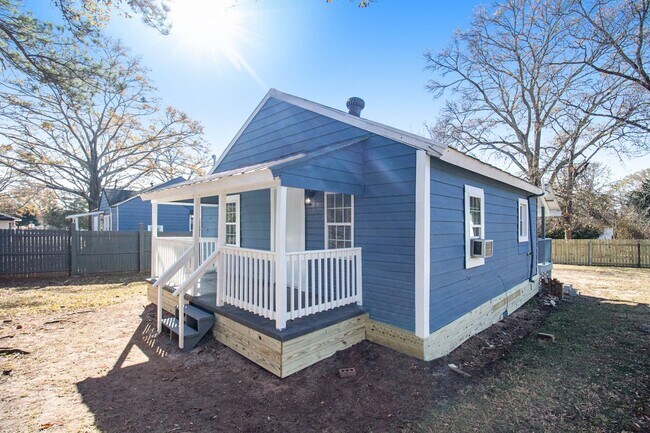 Building Photo - Charming Fully Renovated 2BR/1BA in the Heart of Loganville!