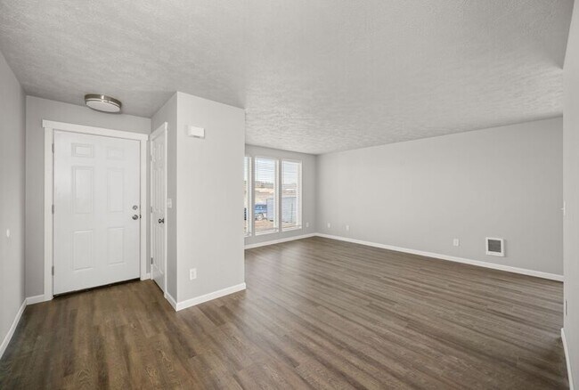 Building Photo - 11512 E Railroad Ave