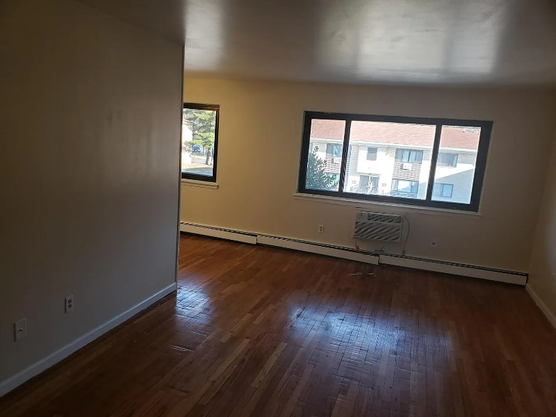 Building Photo - 401 US-22