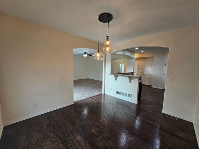 Building Photo - 4 Bed 3 Bath in Lorson Ranch!!