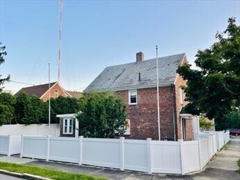 Building Photo - 35 Butts St