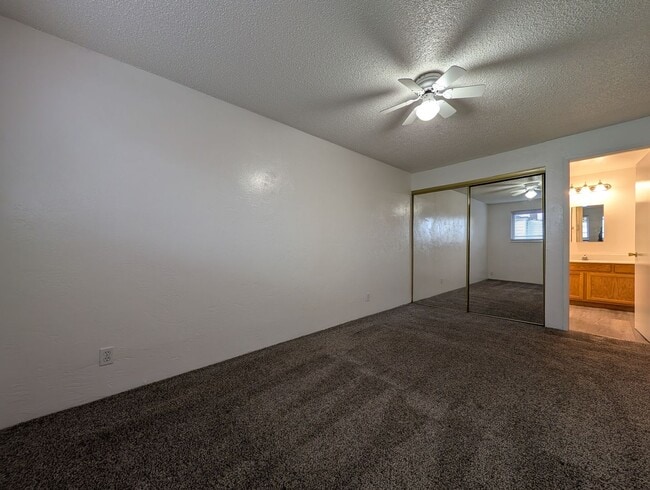 Building Photo - Updated 1-Bedroom, 1-Bath Apartment With On-site Laundry in Springfield!