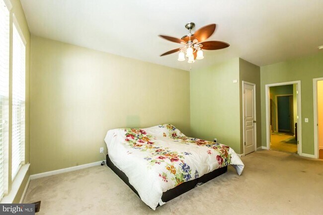 Building Photo - 684 Churchill Rd