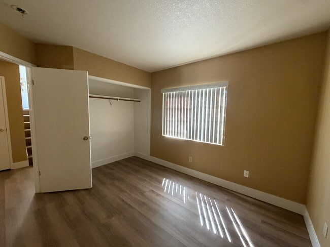 Building Photo - 556 Moray Way