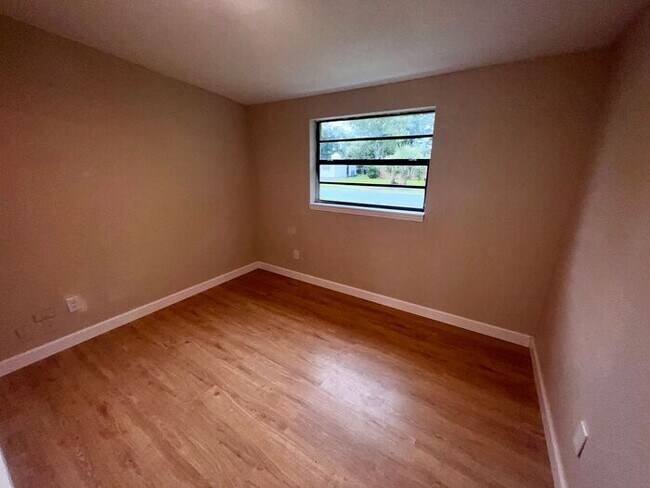 Building Photo - Remodeled 4 Bedroom 2 Bath Home Minutes from Sanford international Airport!