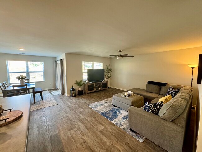 Building Photo - 212 Spotted Owl Wy NE