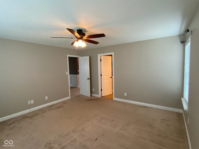 Building Photo - 6750 Woodcrest Dr
