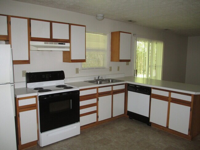 Building Photo - 49 Mare Ct