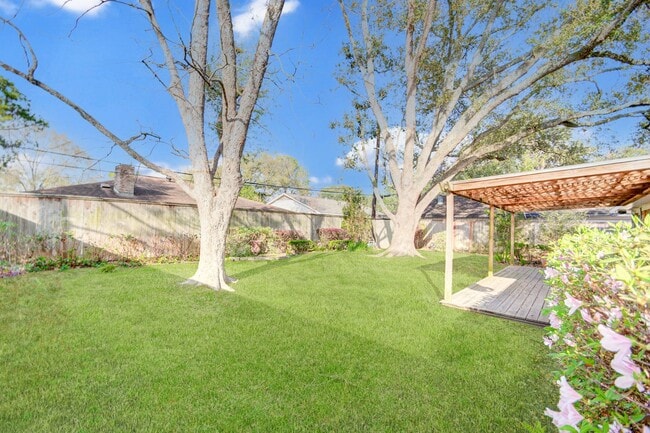 Building Photo - Beautiful 3 Bedroom 2 Bath Home in Meyerla...