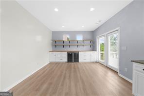 Building Photo - 5435 Mirror Lake Dr