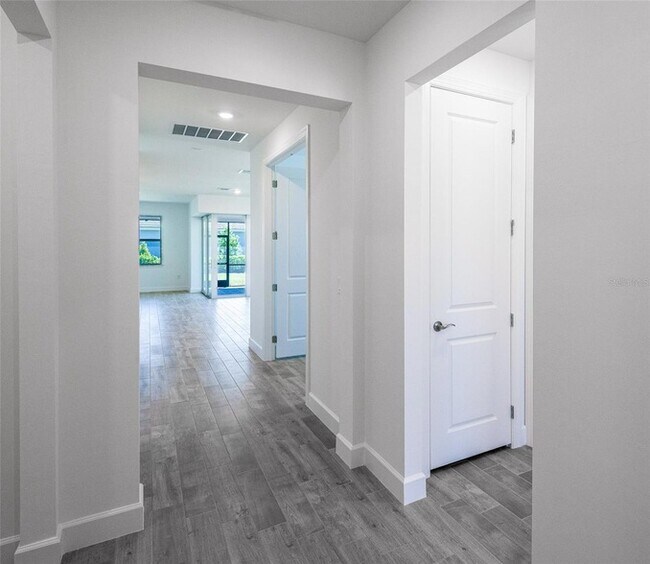 Building Photo - 6957 Honeybell Dr