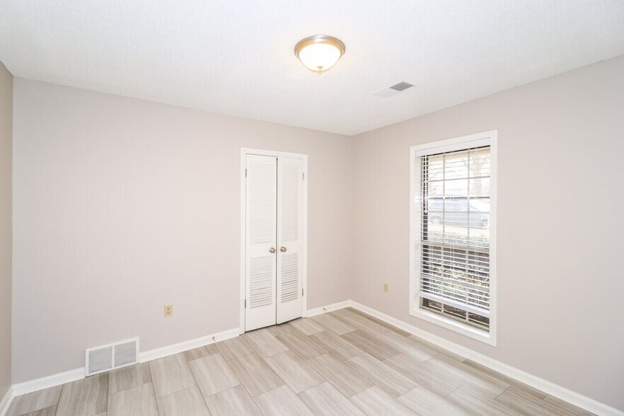 Building Photo - 6424 Barwick Dr