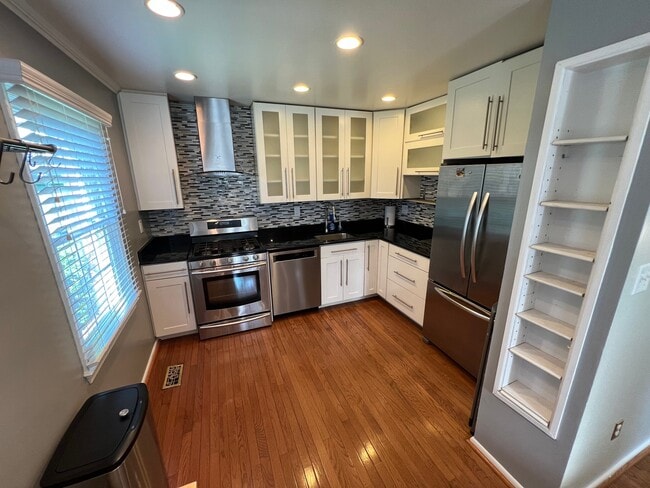 Building Photo - 9418 Goshen Ln