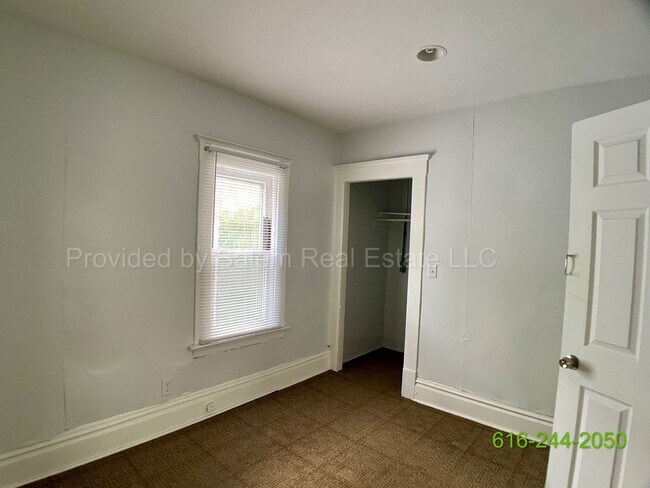 Building Photo - 344 Diamond Ave SE