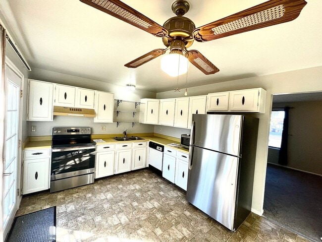 Building Photo - Beautifully updated 3 bedroom 2 bath home in Greeley!