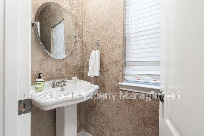 Building Photo - 26875 Hogan Dr
