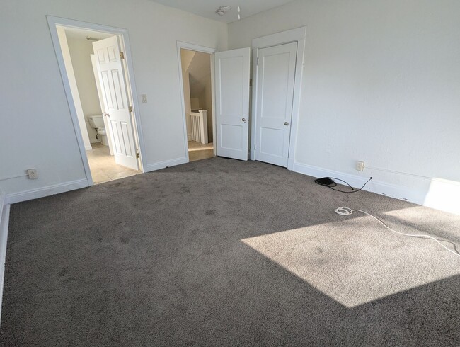 Building Photo - bot3705