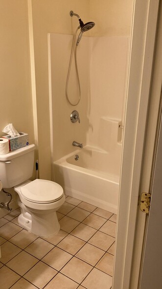 Full Bath - 67 Princeton St