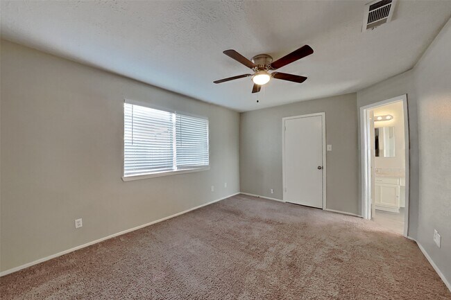 Building Photo - 6915 Renfro Dr