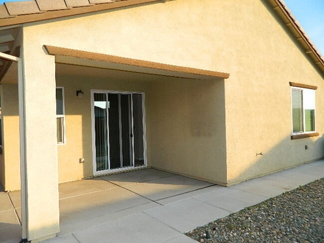 Building Photo - Beautiful home located in Vineyard Pointe Village